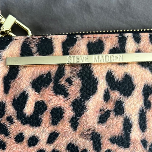Steve Madden Leopard Print Wristlet - Picture 2 of 5